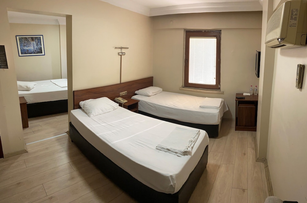Hotel Cenedag 6/33