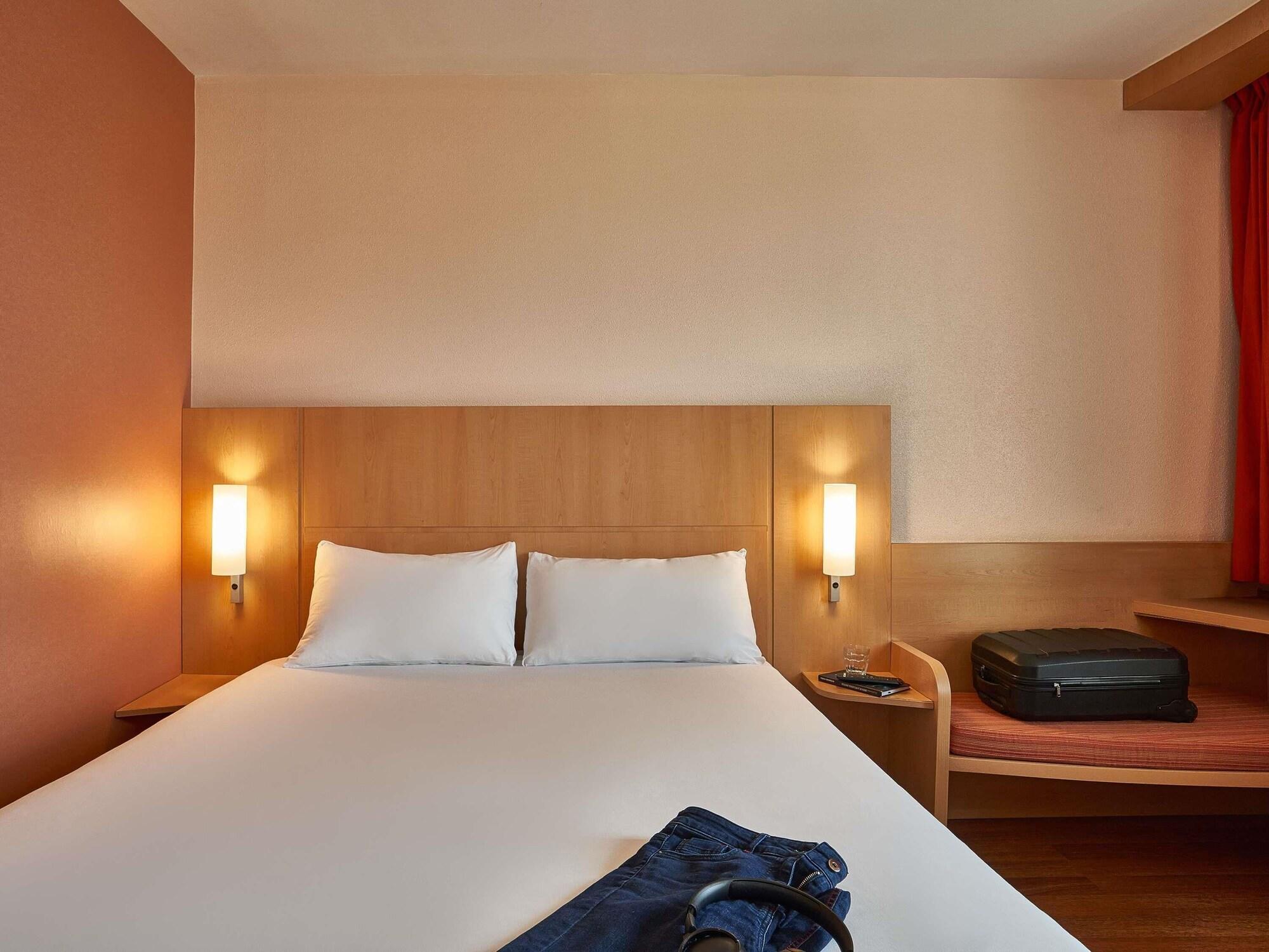 Standard, Multiple Beds, Ibis Barcelona Santa Coloma 3/7
