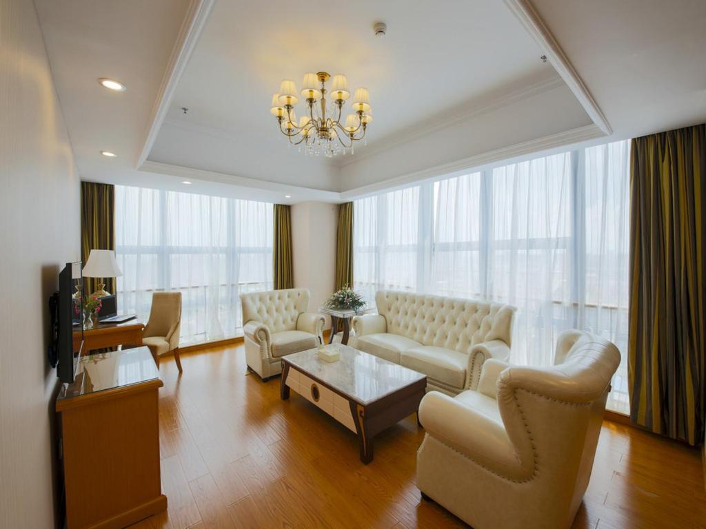 Vienna Hotel (Kunshan Qingyang North Road Wanda) 15/25