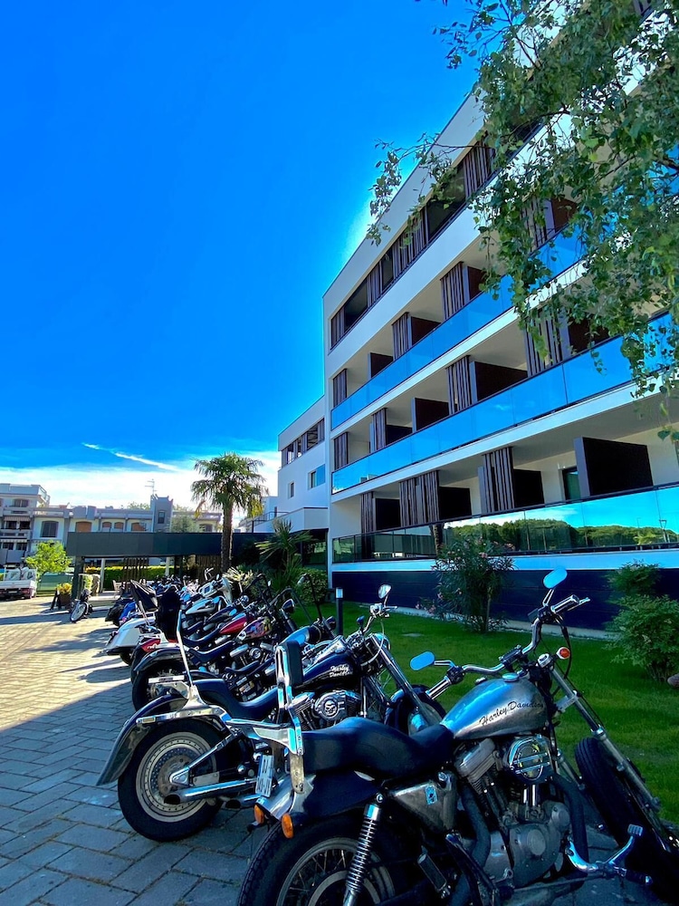 HOTEL FALCONE 4/32