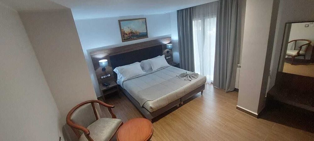 LOUNIS HOTEL 18/36