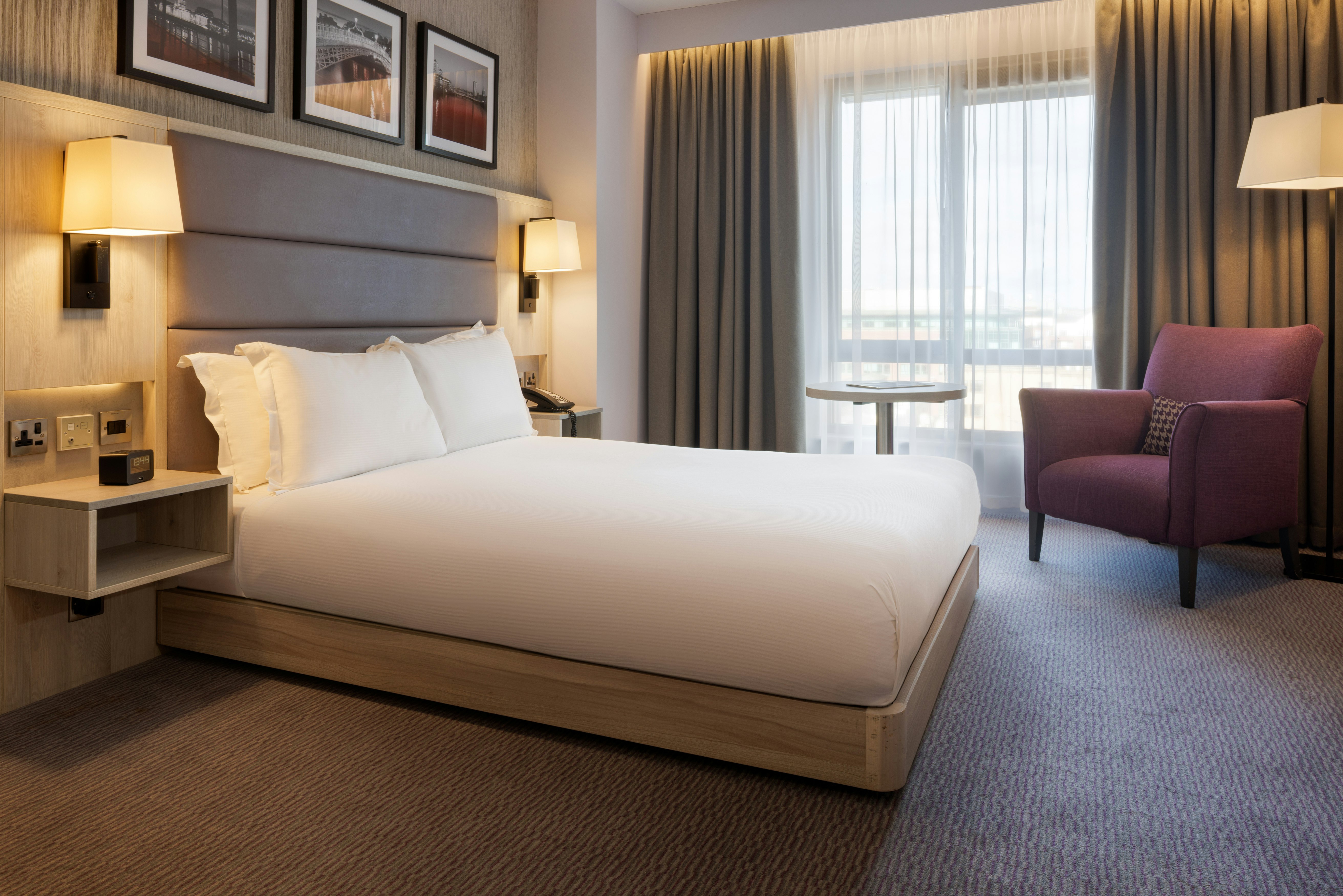 ROOM, QUEEN BED, ACCESSIBLE