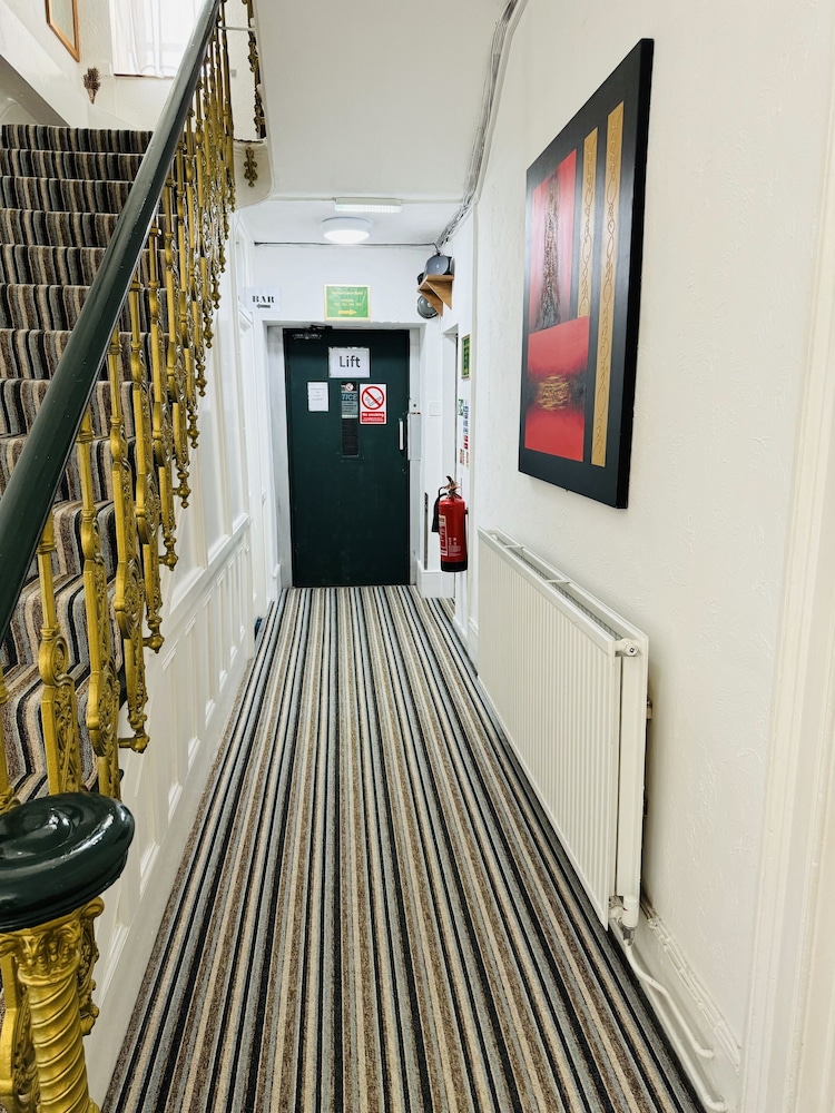 Carlton Court Hotel Eastbourne 3/49