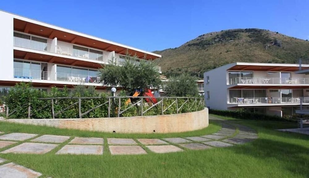 SPORTING CLUB RESORT 43/48