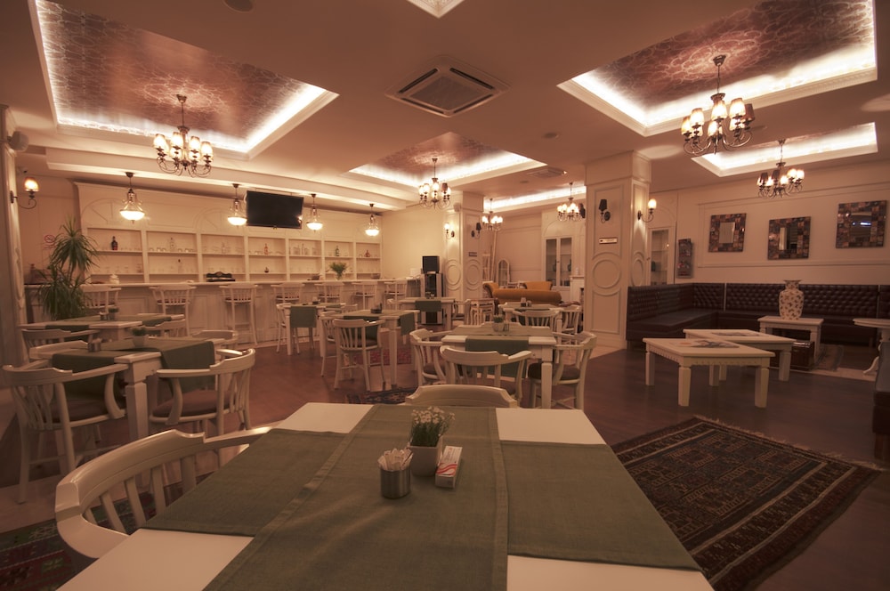 My Dream Hotel 60/70