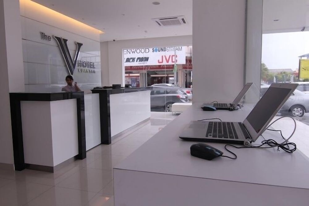 The V Hotel 26/30