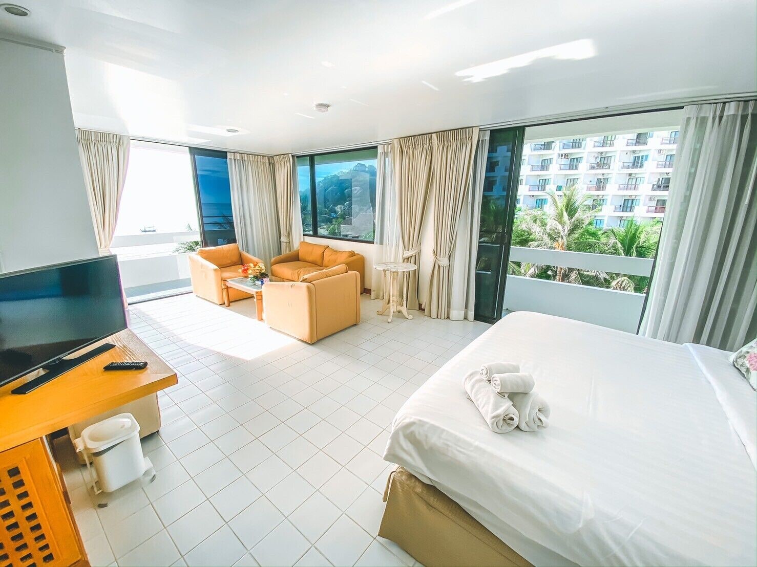 SUITE, SEA FRONT