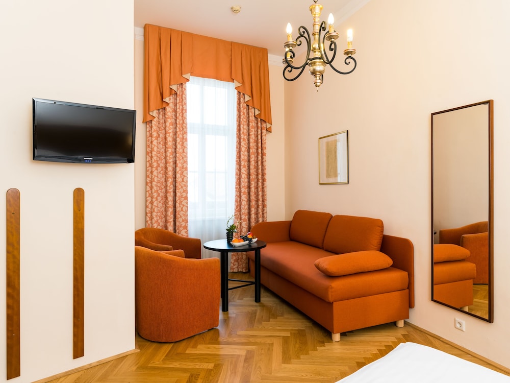 Johann Strauss Hotel 32/52