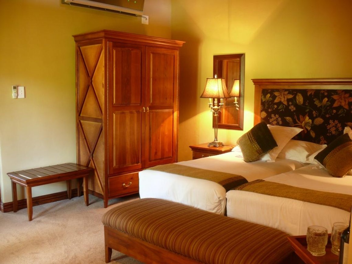 Fairview Hotel 2/4