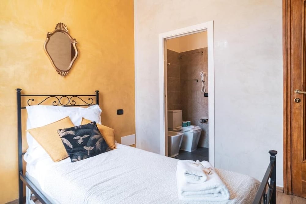 Golden Rooms 20/48