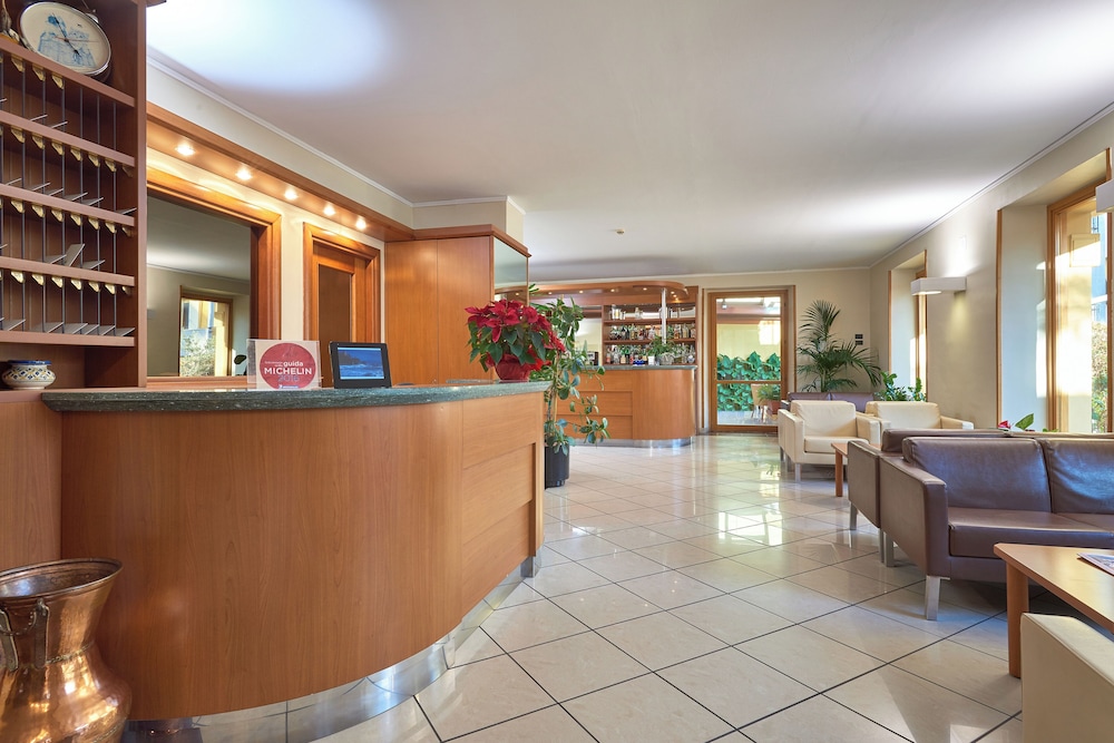 Hotel Careni Villa Italia 8/62