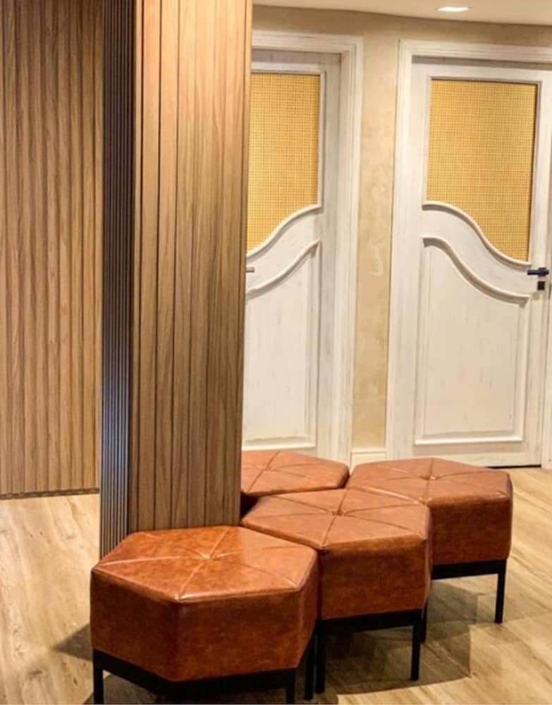 H Hotel 19/24