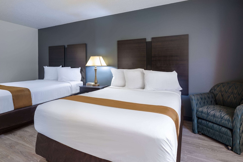 Travelodge by Wyndham Merrill 18/50