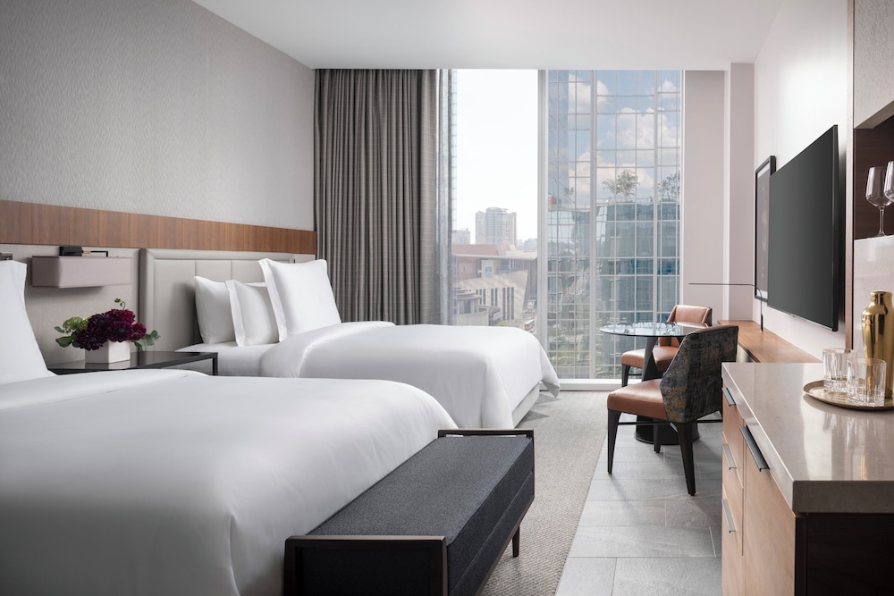 SUPERIOR, 2 DOUBLE BEDS, CITY VIEW