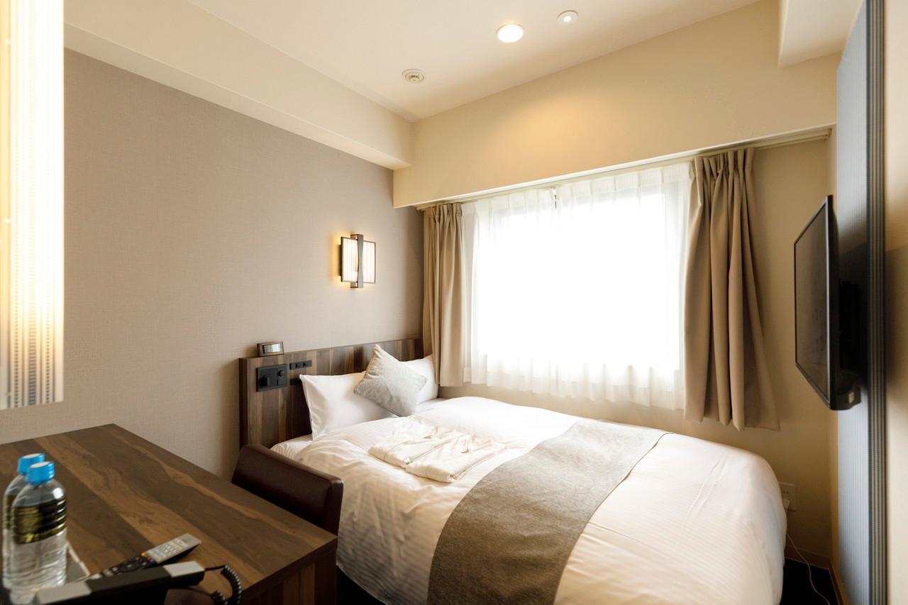 Room, Single, Double Bed, Electronic Cigarette Only, Smoking