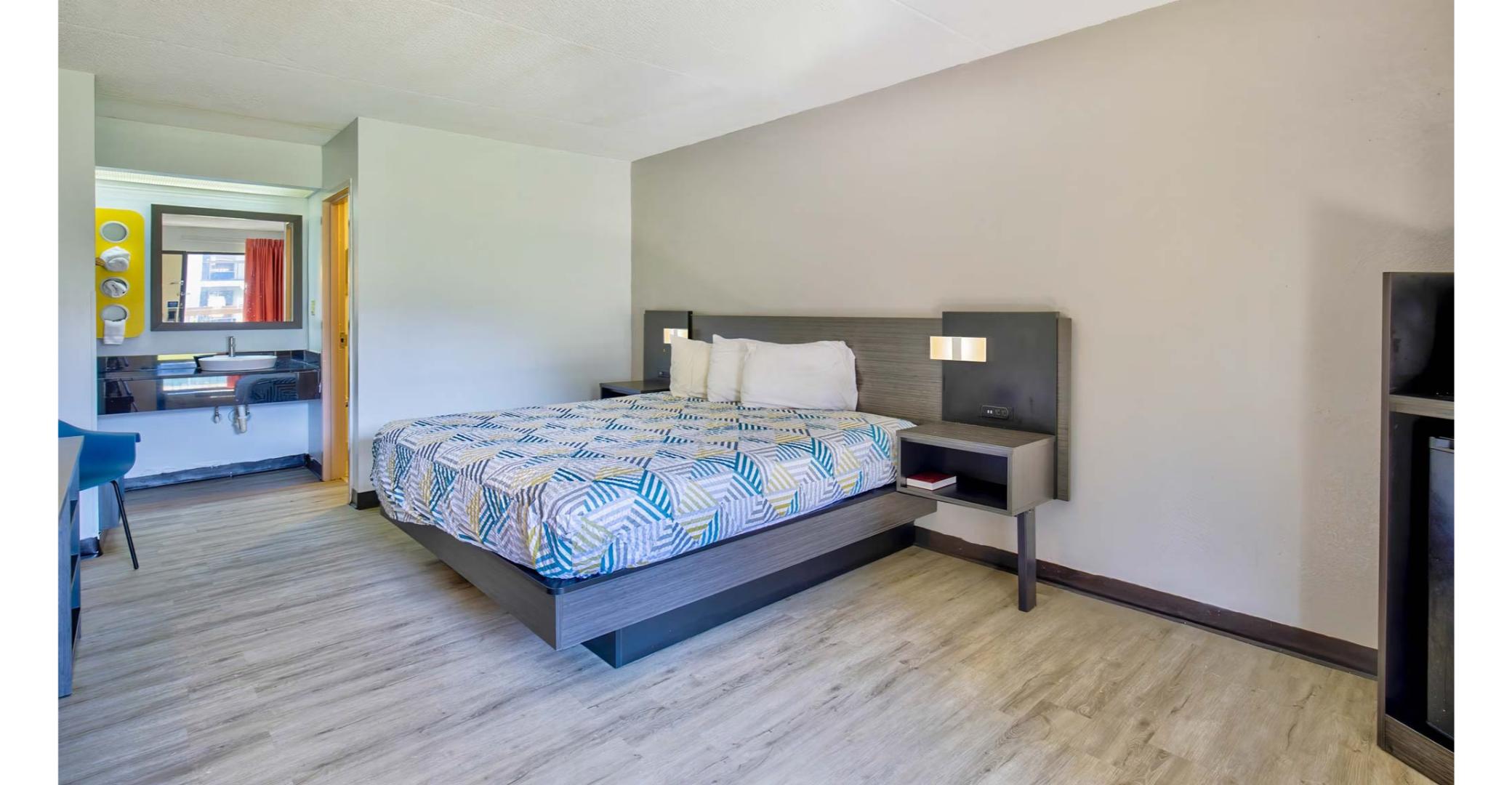 1 King Bed - Mobility Accessible Tub, Nsmk