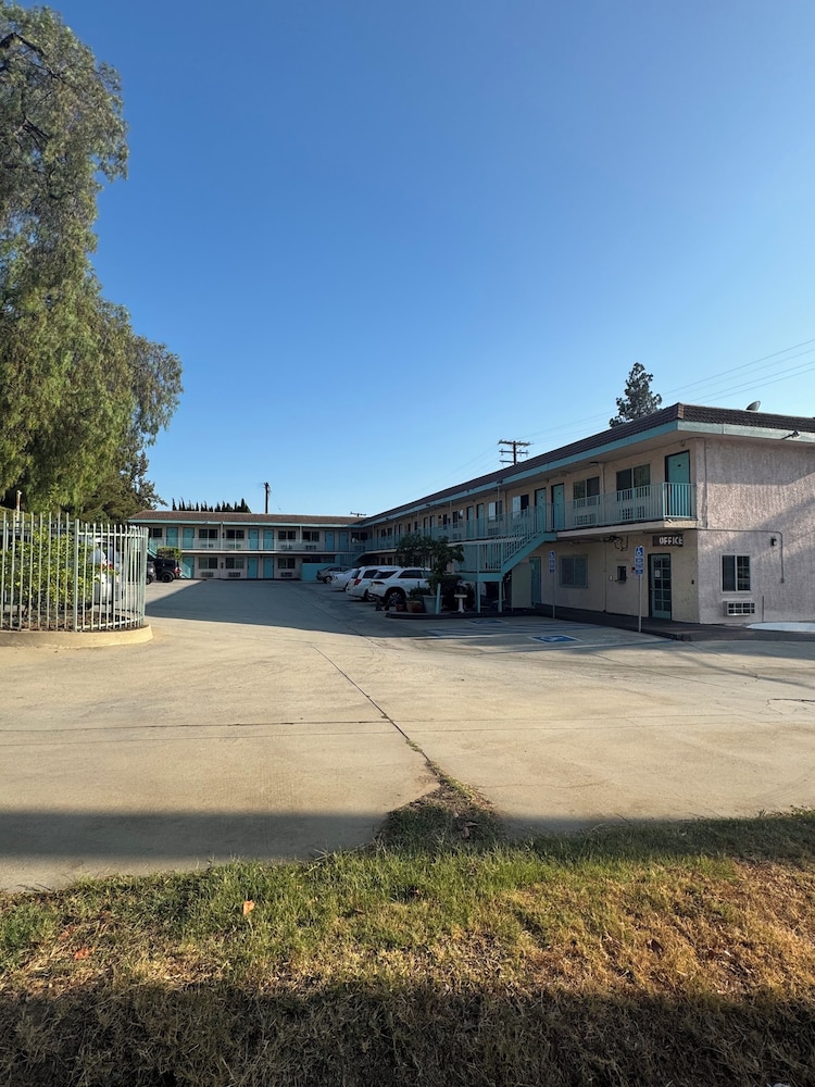 All 8 Motel 1/7