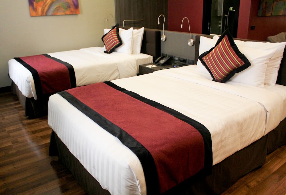 F1 Hotel Manila BGC 16/65
