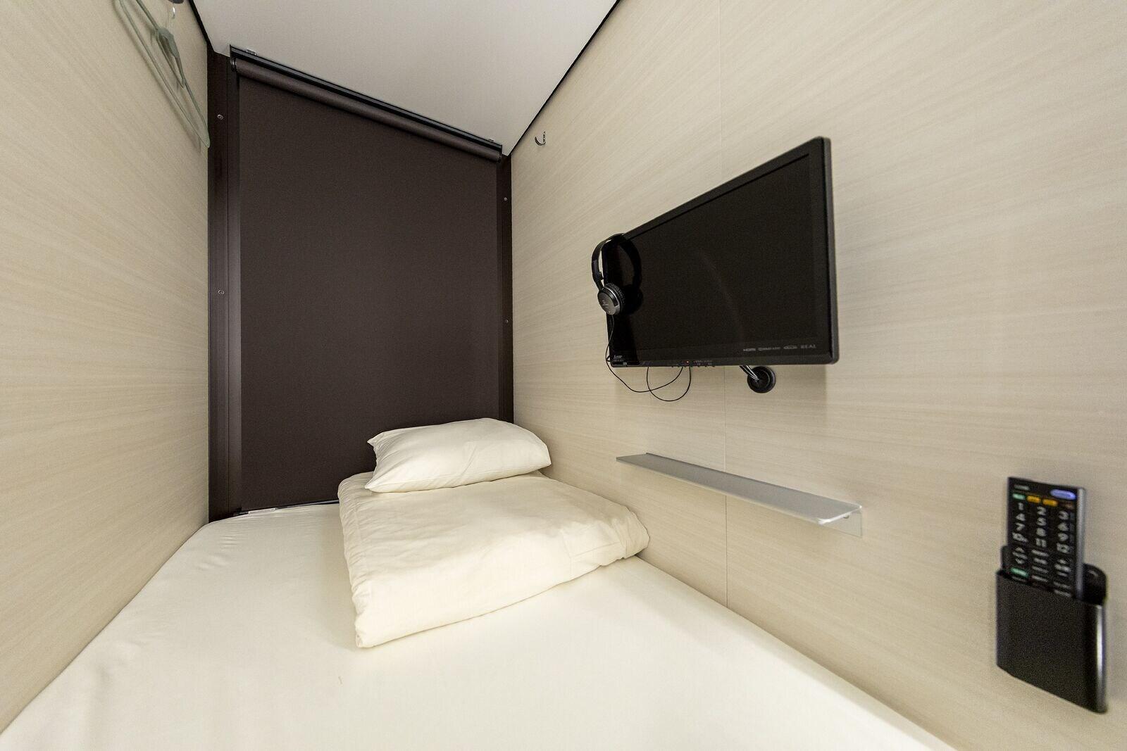 Moderate, Cabin, Floor