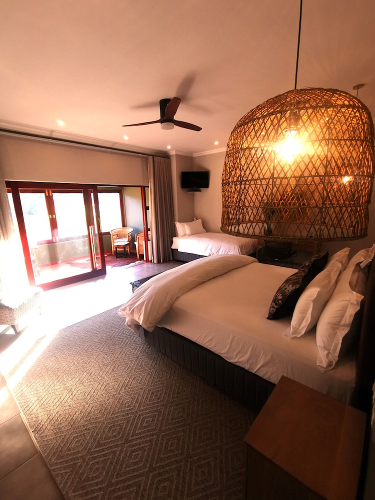 Bambuu Lakeside Lodge 11/50