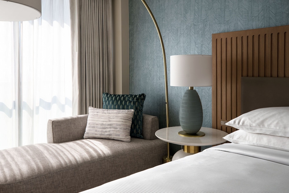 VEA Newport Beach, A Marriott Resort & Spa 11/27