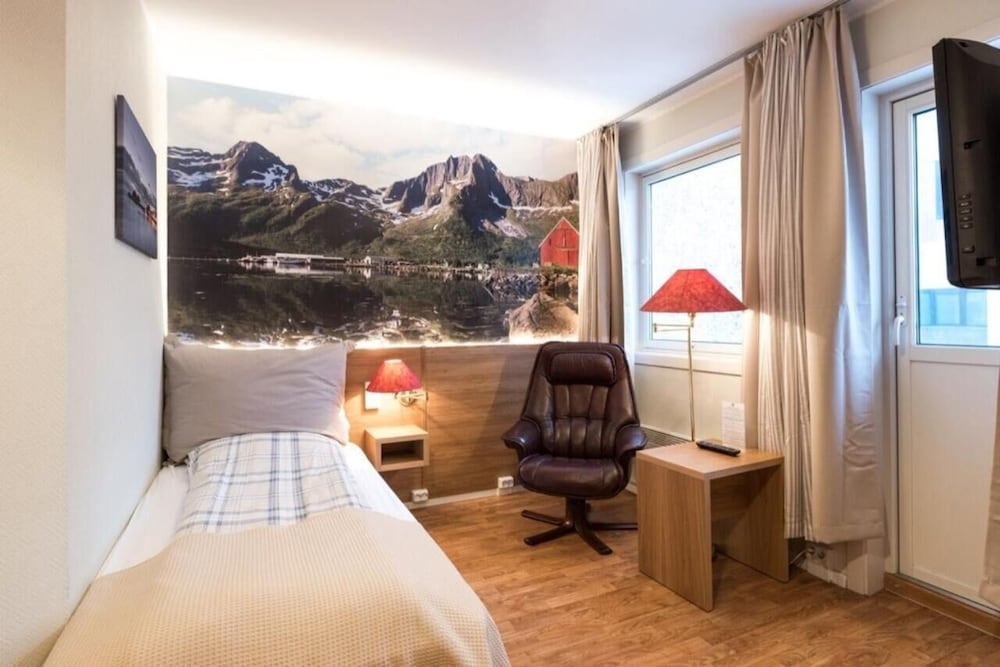 Senja hotel 7/29