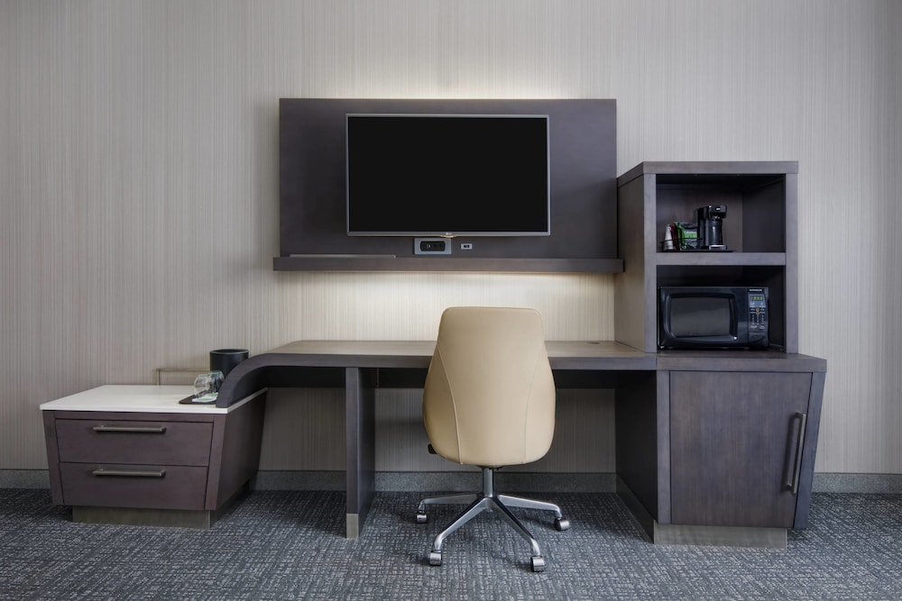 COURTYARD BY MARRIOTT RICHMOND DOWNTOWN 37/39