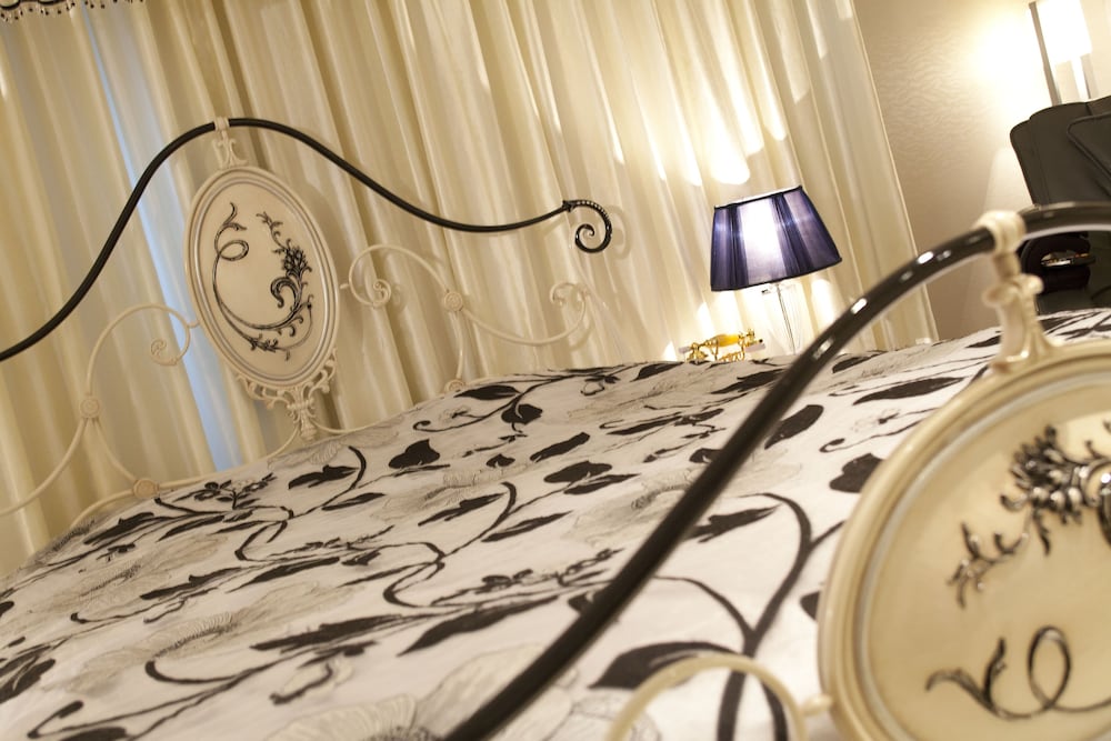 V Hotel - Adults Only 2/50