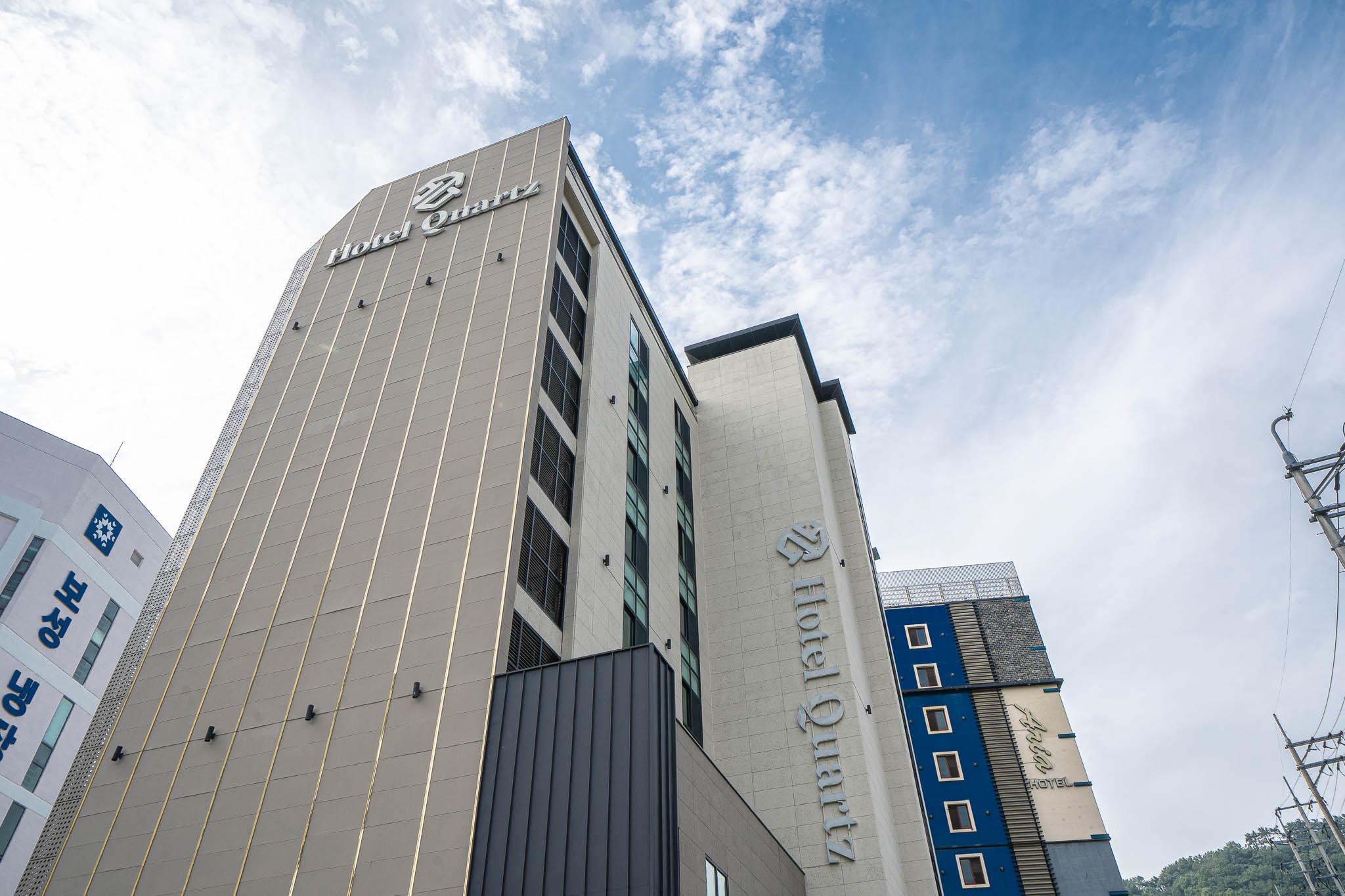 Hotel Quatz 6/80