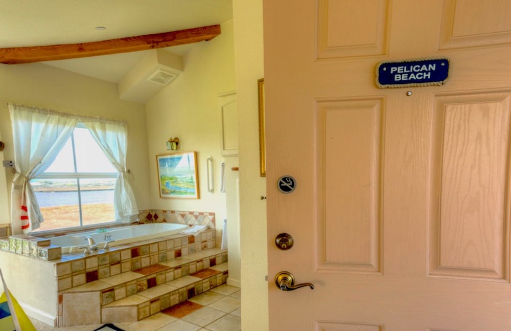 Captain's Inn At Moss Landing 43/74