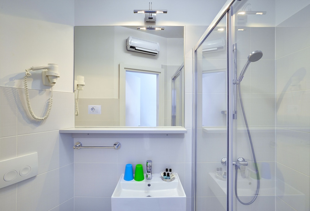 BOUTIQUE HOSTEL JOYCE 48/50