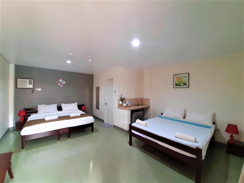 GROUP ROOM, FAMILY