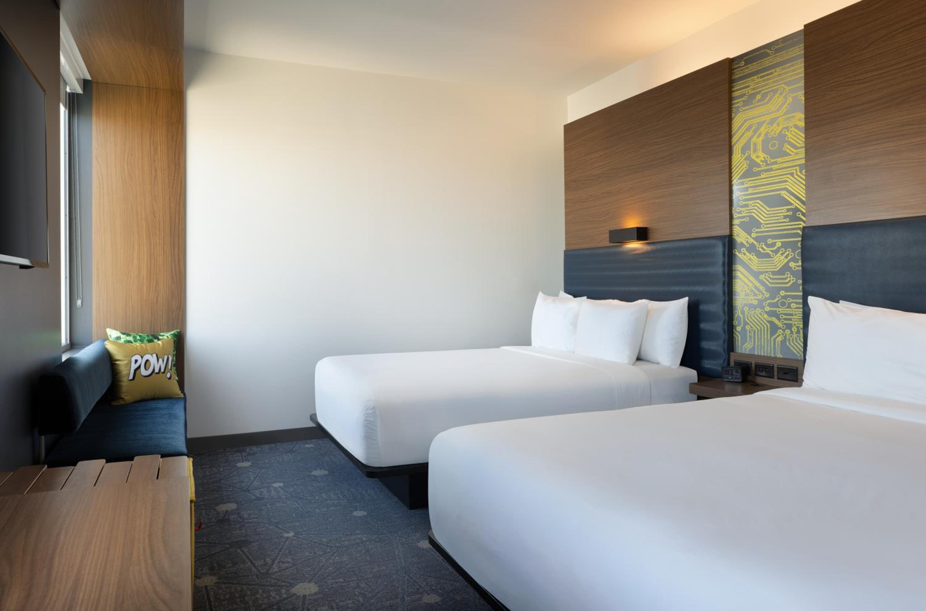 Aloft, Guest Room, 2 Queen Beds