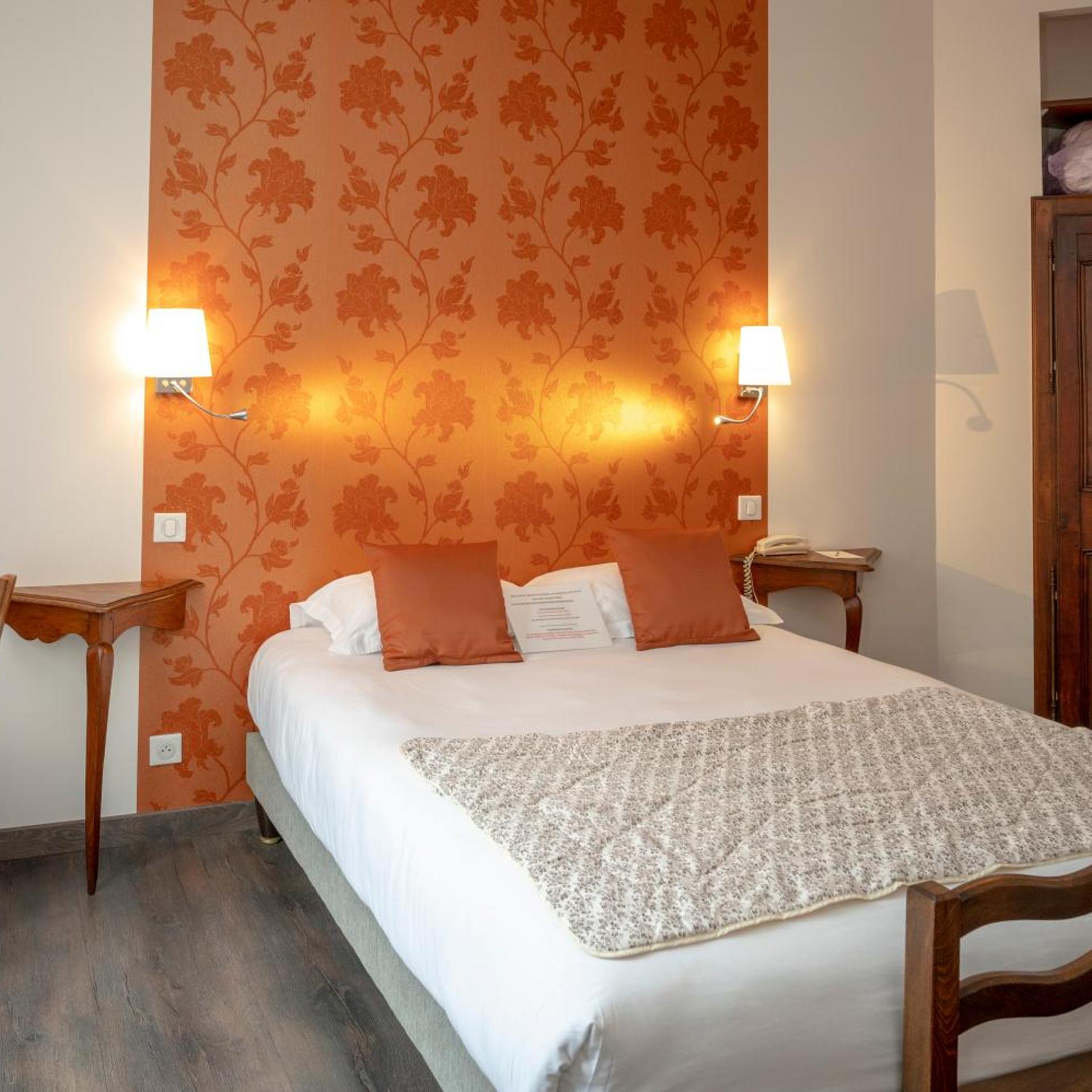 HOTEL LES 3 ROIS 5/50