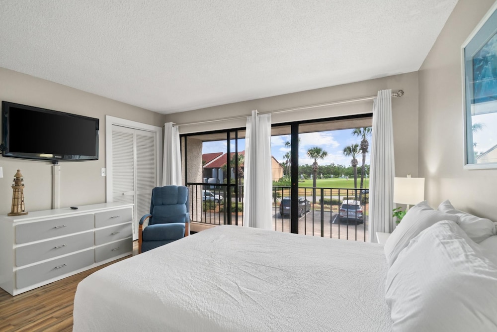 3 BEDROOMS, CONDO, GOLF, VILLA