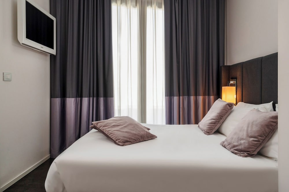 ROOM, SINGLE, DOUBLE BED