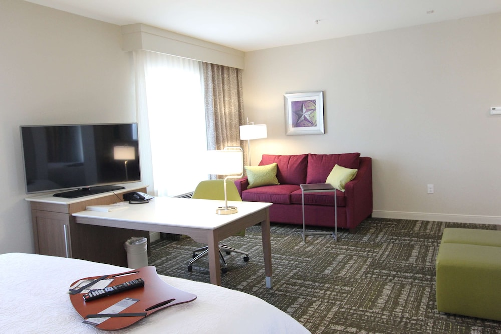 Hampton Inn Suites Dallas Market Center 53/75