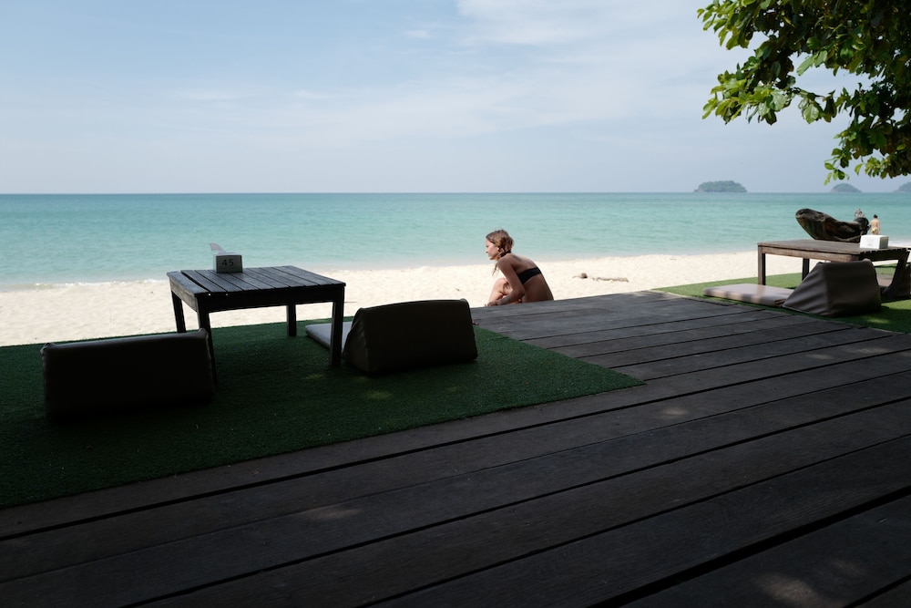 Nature Beach Resort 62/70