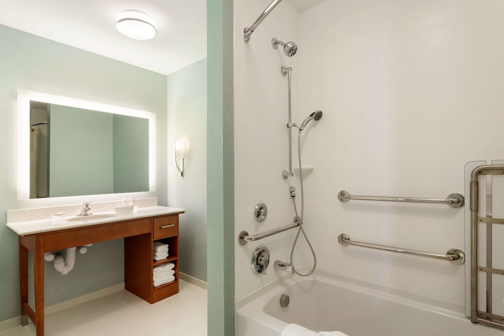Homewood Suites By Hilton Gateway Hills Nashua 10/42