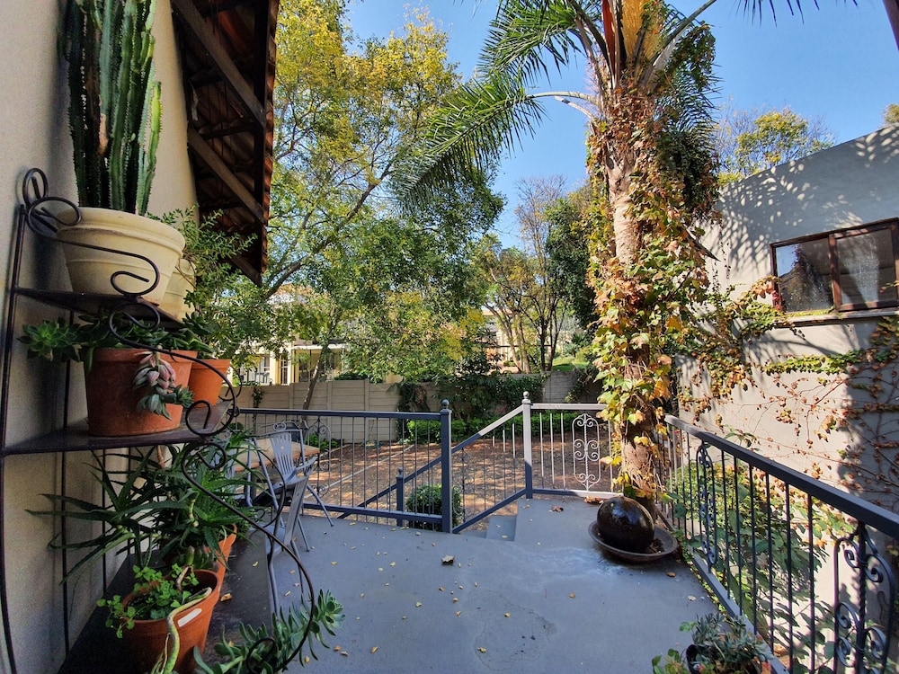 Waterhouse Guest Lodges 295 Indus Street 27/50