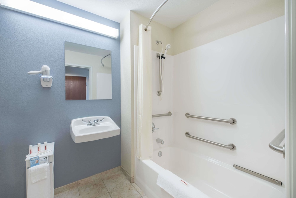 Days Inn by Wyndham Minot 7/30
