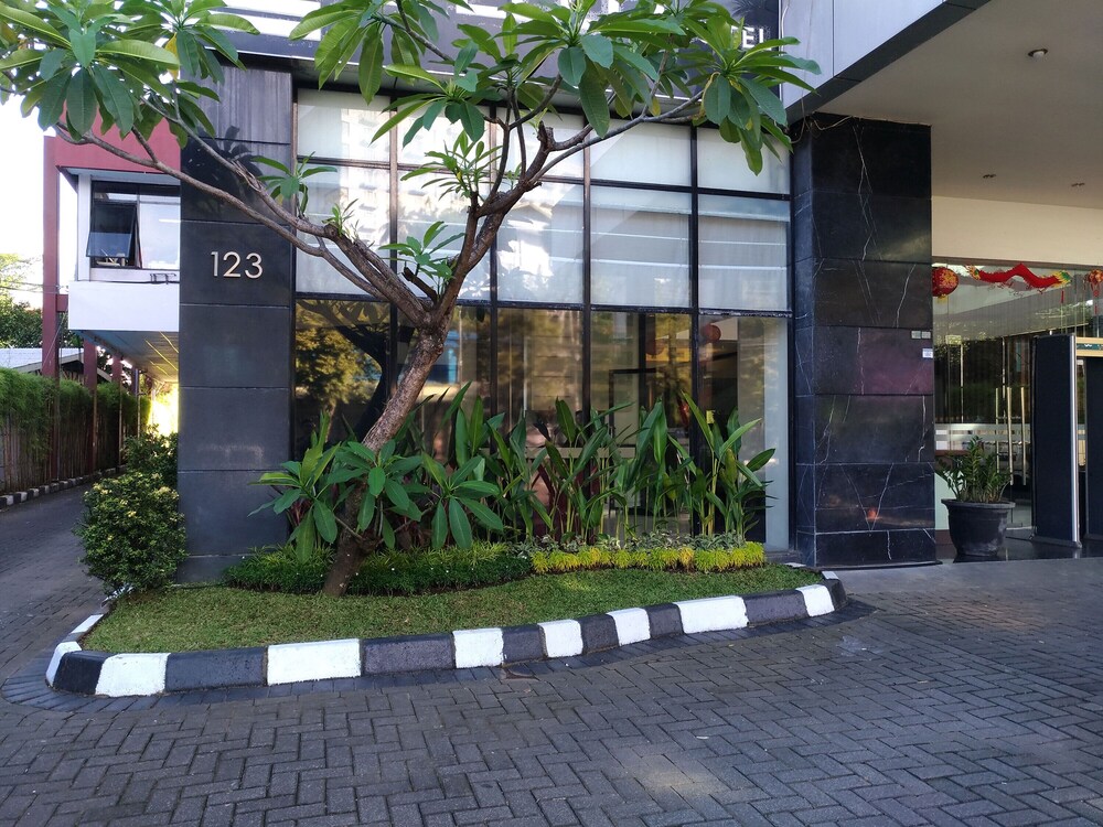 Travello Hotel Manado 3/32