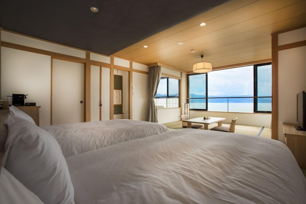 2 Bedrooms, Traditional, Futon Bed, Twin Beds, Lake View, Outdoor Bath