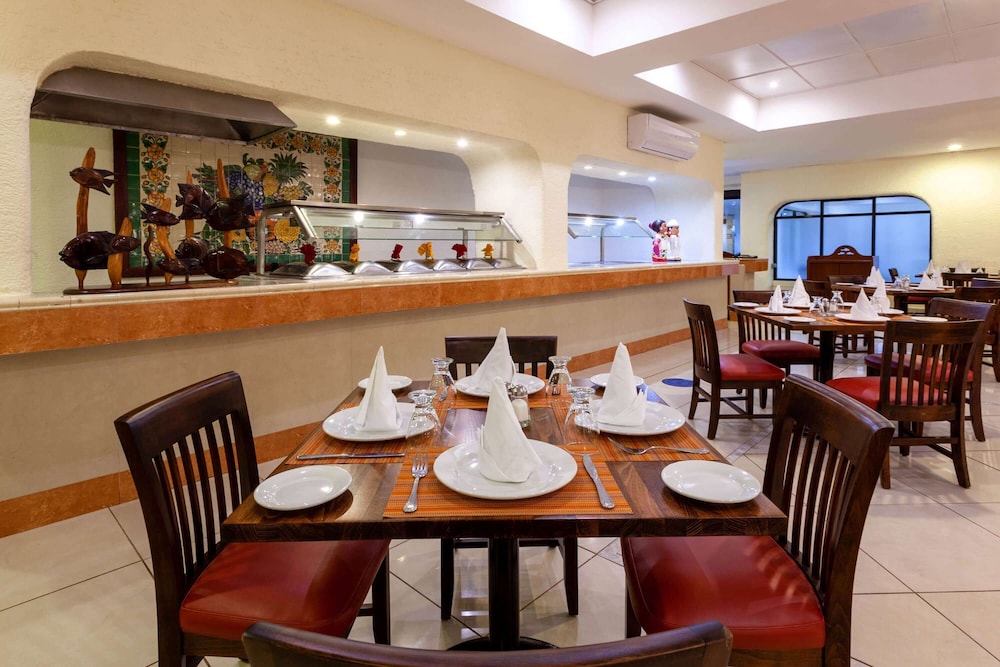 Cozumel Hotel & Resort 44/50