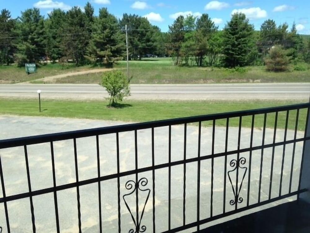 Bancroft Inn and Suites 3/39