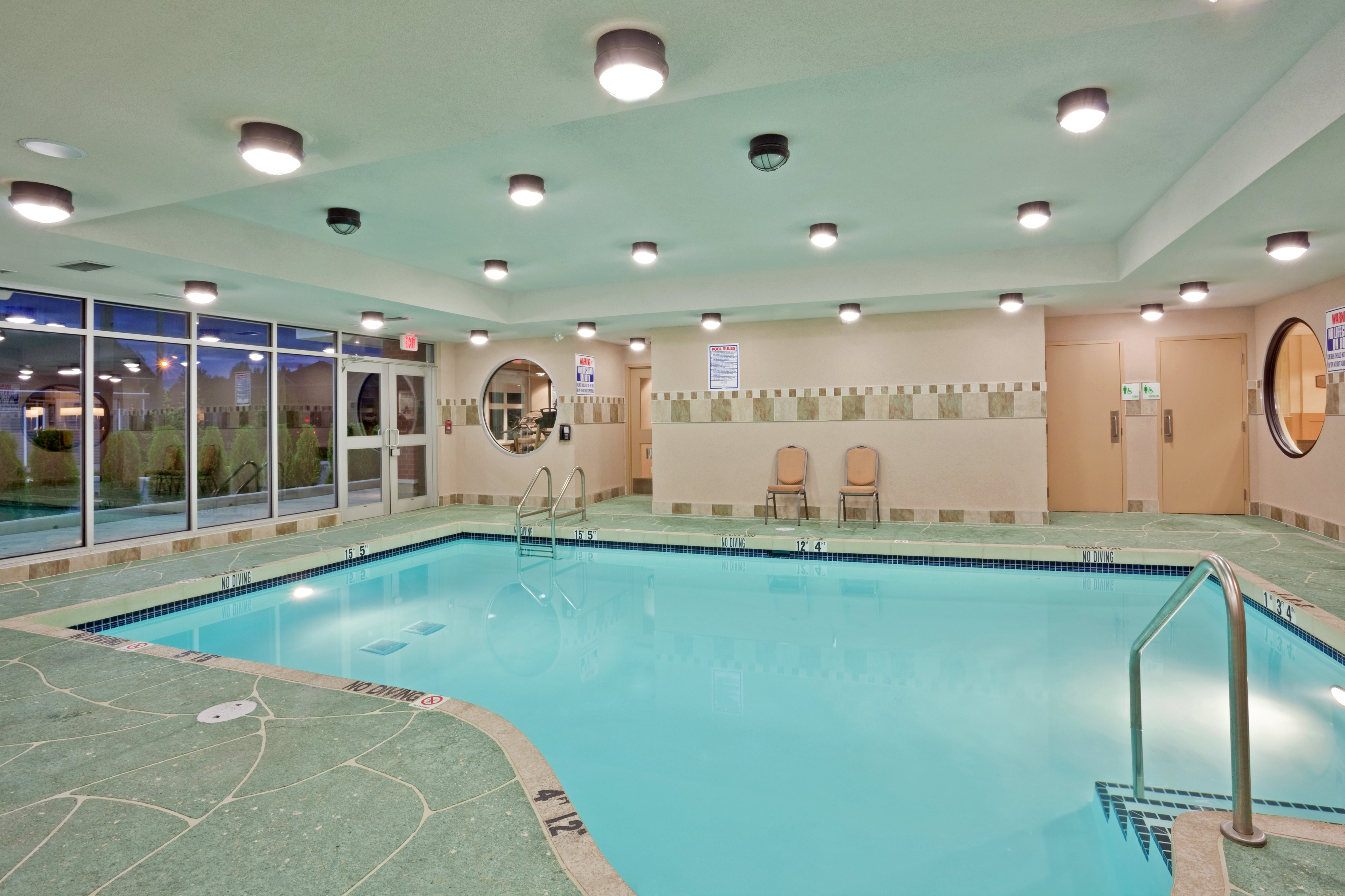 Holiday Inn Hotel Suites Surrey East Cloverdale 34/75