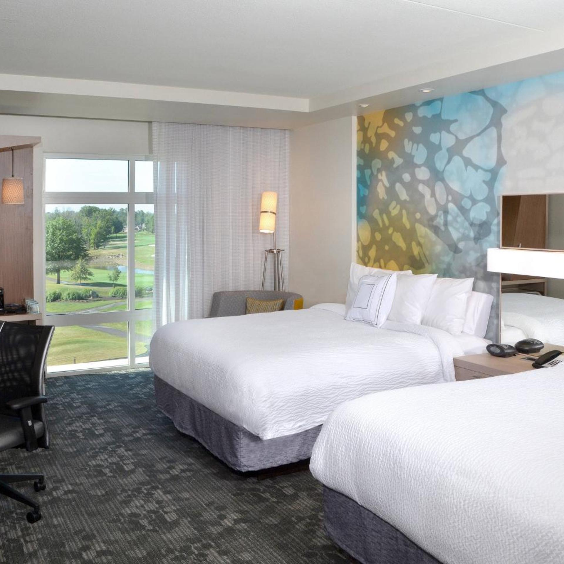 Guest Room, 2 Queen Beds, Golf Course View, Accessible