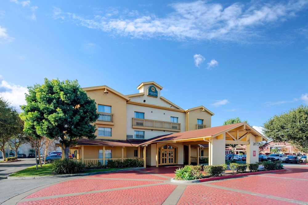 La Quinta Inn & Suites by Wyndham Irvine Spectrum 5/49