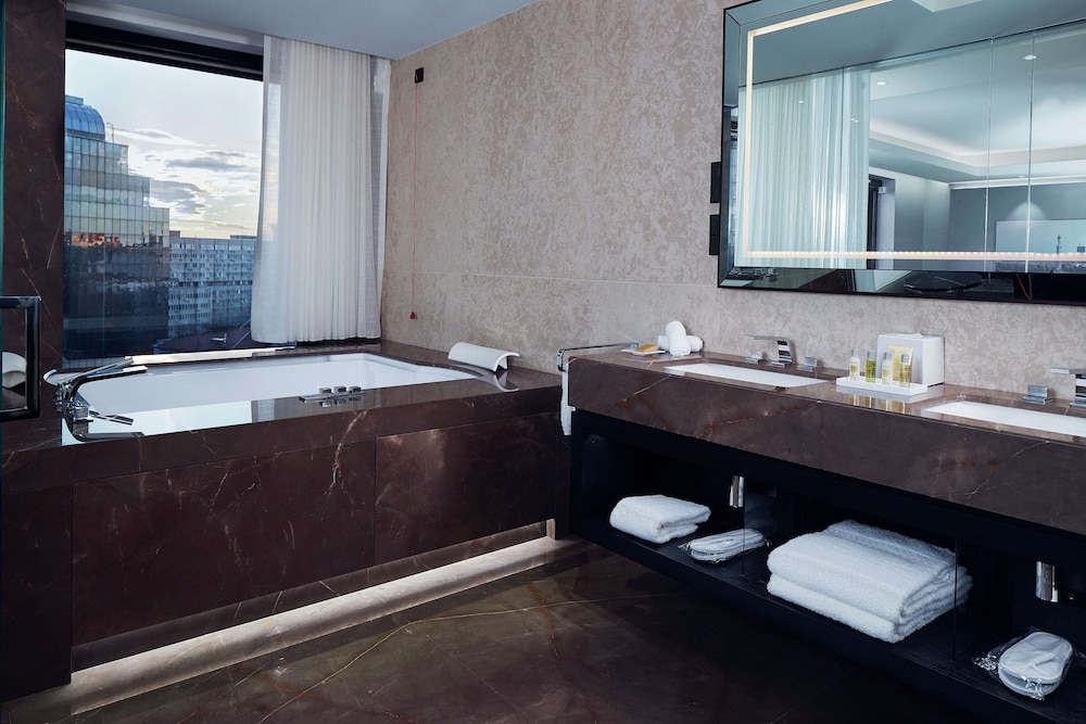 Hilton Belgrade 20/79