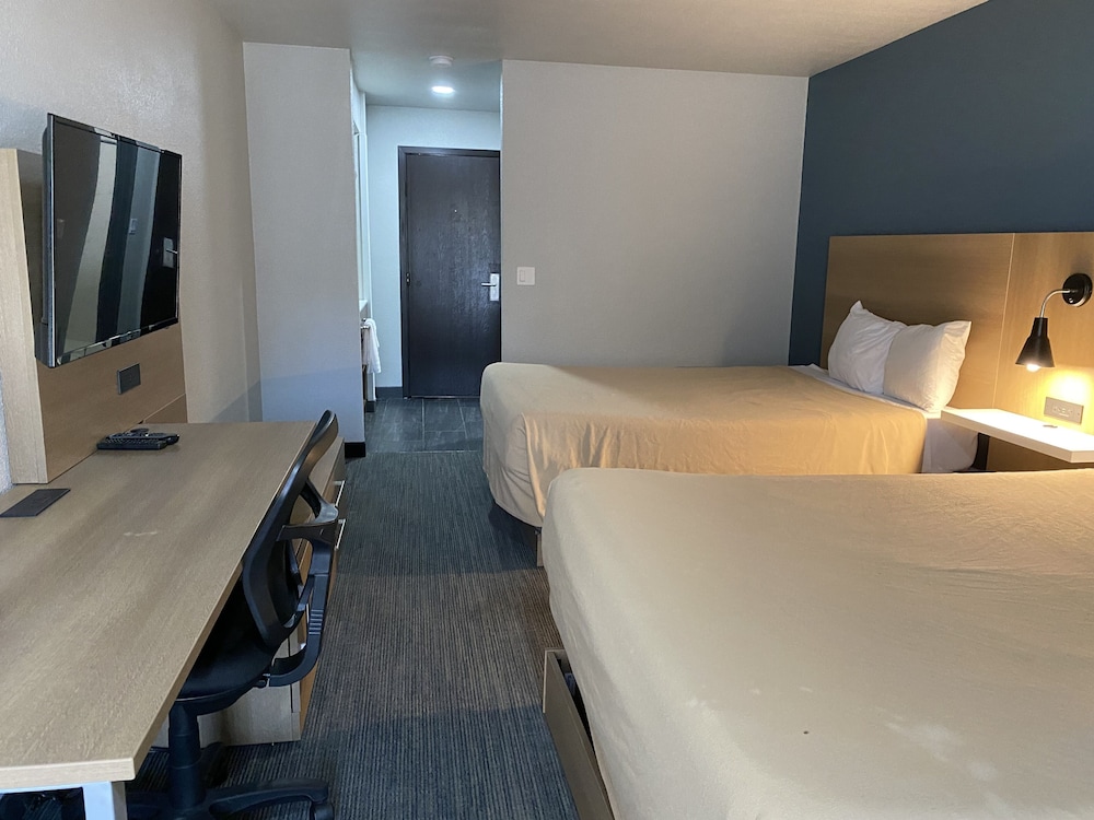 Quality Inn Portland Airport PDX OR 10/34